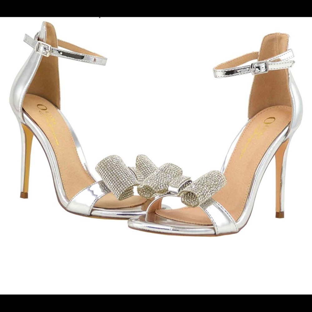 NWOT Size 11 Silver Sandal with Rhinestone Bows